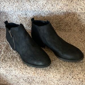Carlos Santana Ankle booties size 9